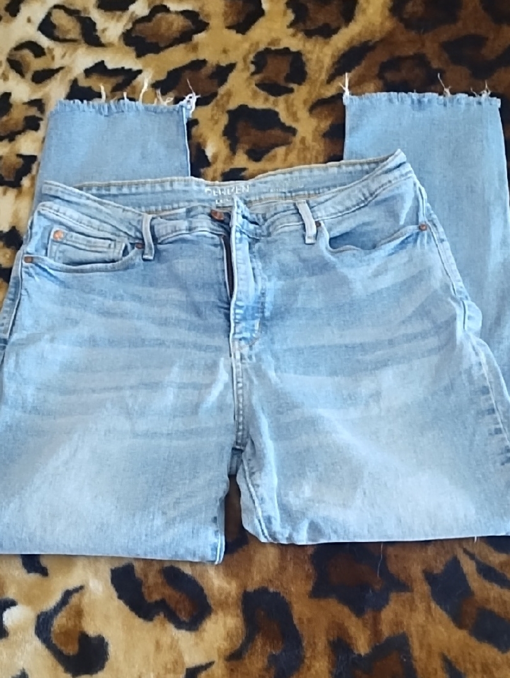 Denizen from Levi's Light Blue Cropped Ankle Jeans Size 12-waist 31